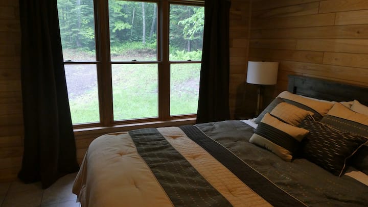 Queen bedroom with wooded view