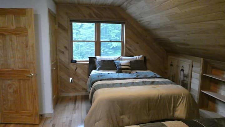 Open loft with two queen beds